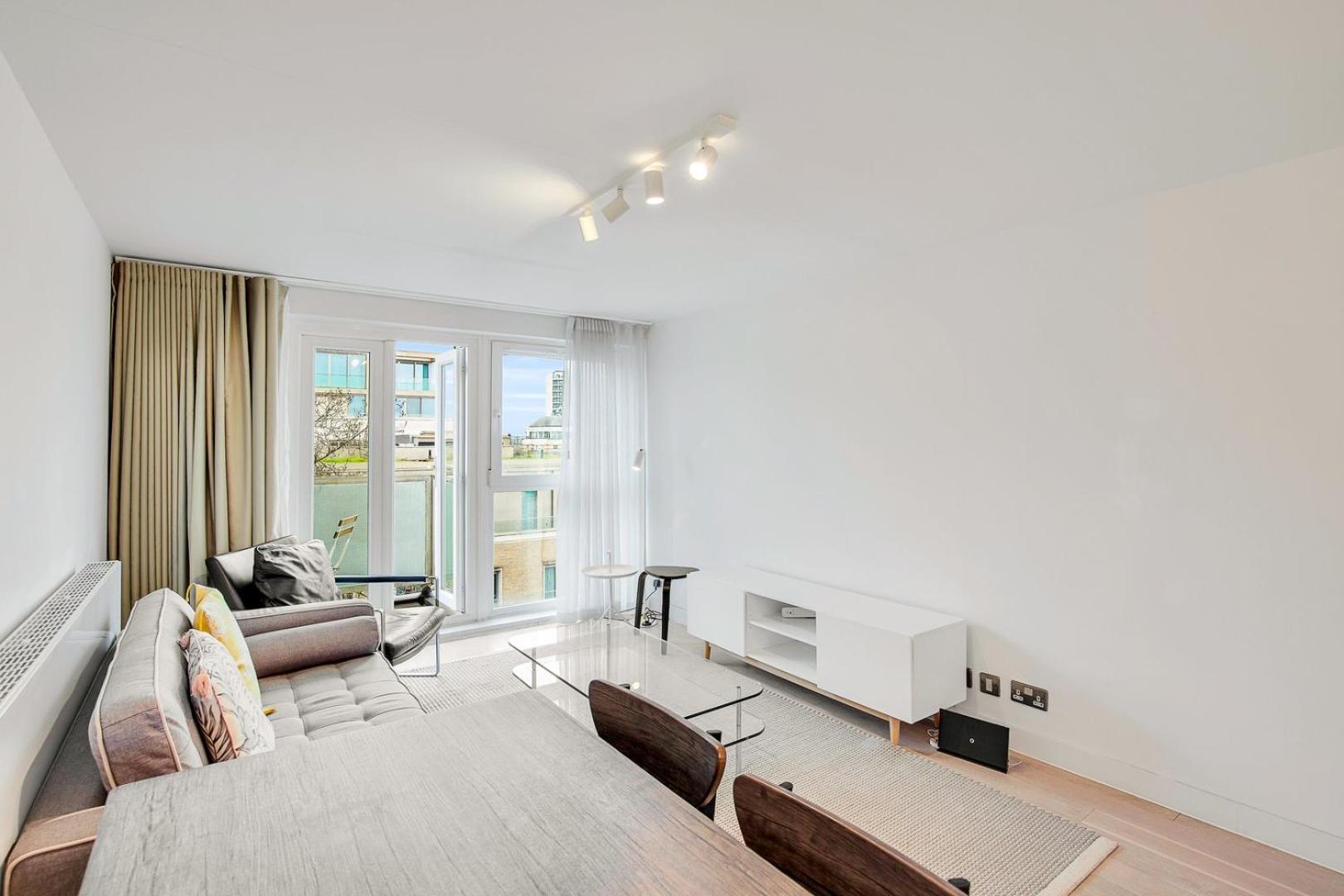 Bright And Spacious Belgravia Apartment
