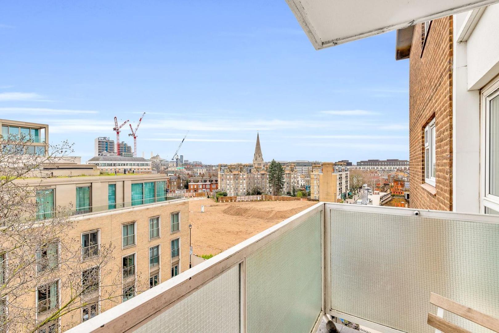 Bright And Spacious Belgravia Apartment London