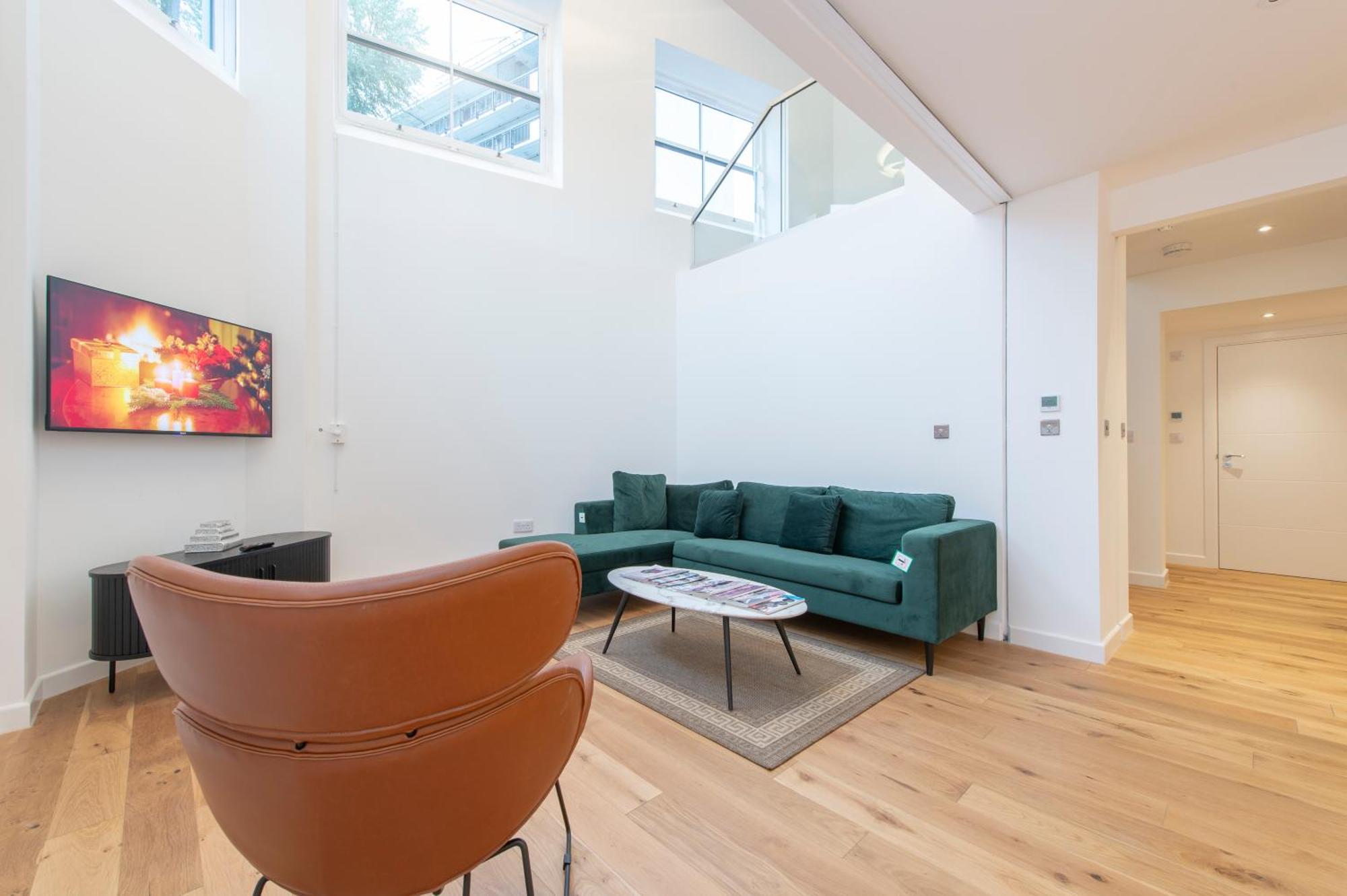 Exquisite 3br Duplex Period Conversion, Air-con & Amenities Londen