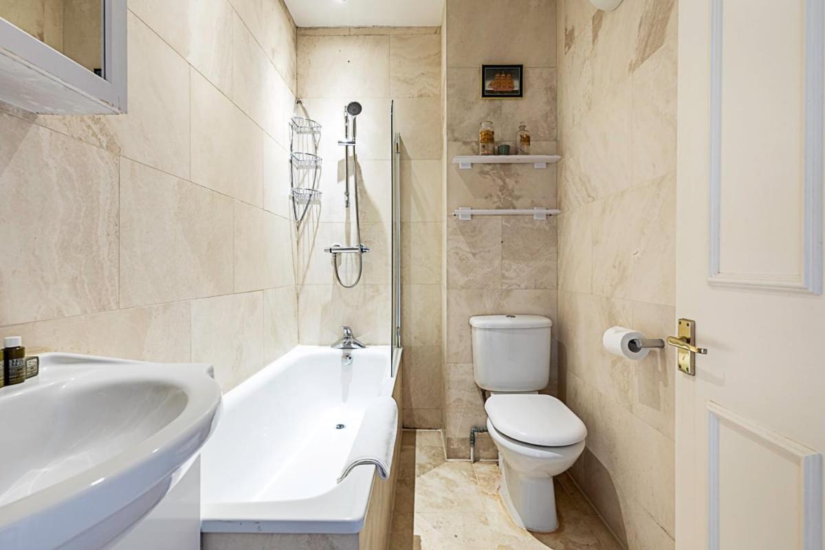 Cosy Flat In Battersea Park Apartment