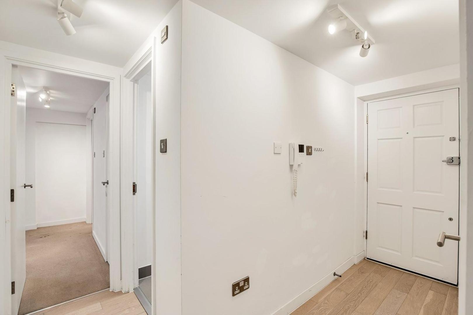 Bright And Spacious Belgravia Apartment *