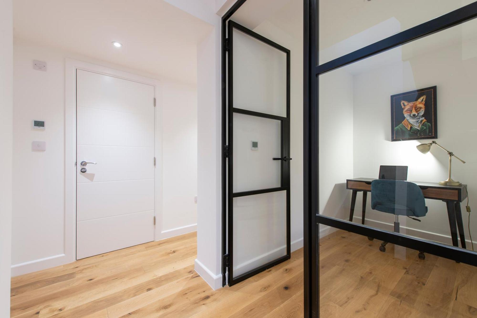Appartement Exquisite 3br Duplex Period Conversion, Air-con & Amenities Londen