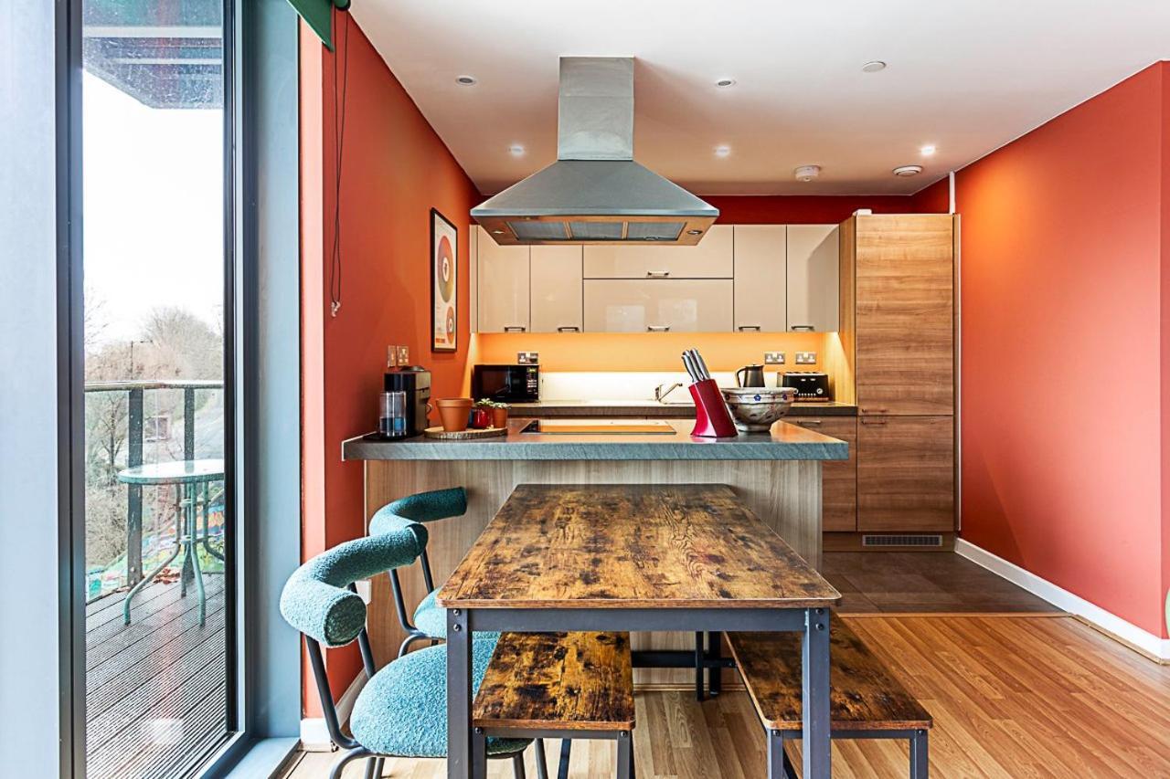 Vibrant And Modern With Canal Views Appartement