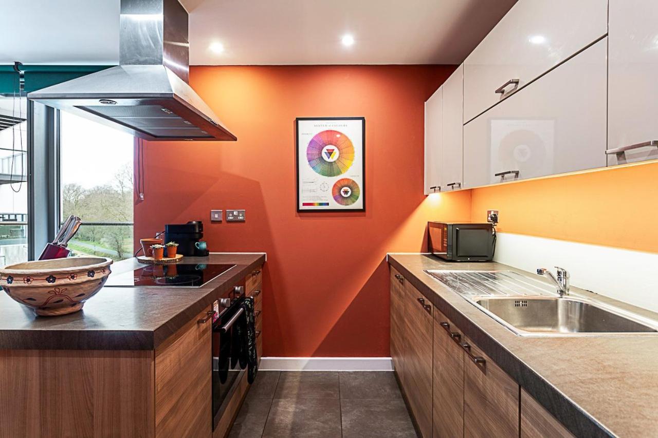 Vibrant And Modern With Canal Views *