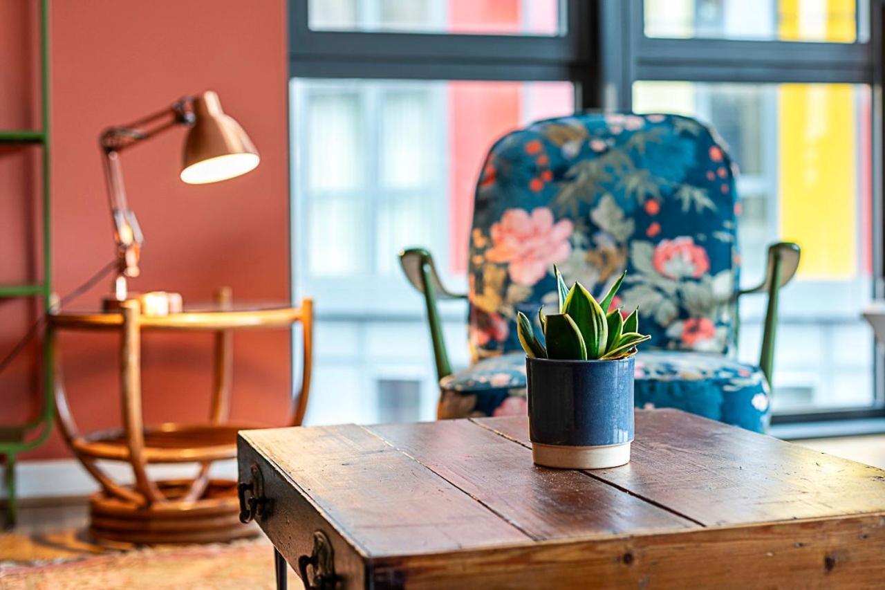 Vibrant And Modern With Canal Views Londres