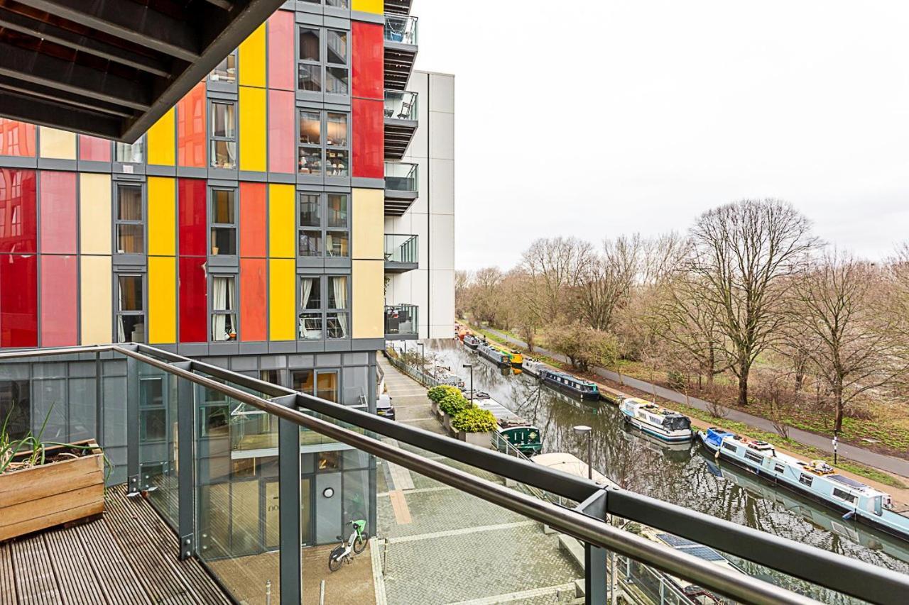 Vibrant And Modern With Canal Views Londres