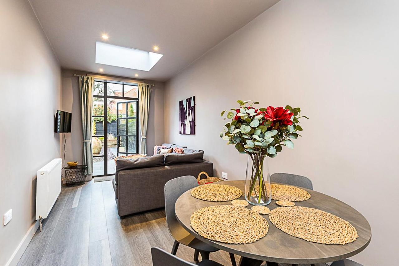 Stunning 5 Bed House In Willesden Green! Ferienhaus