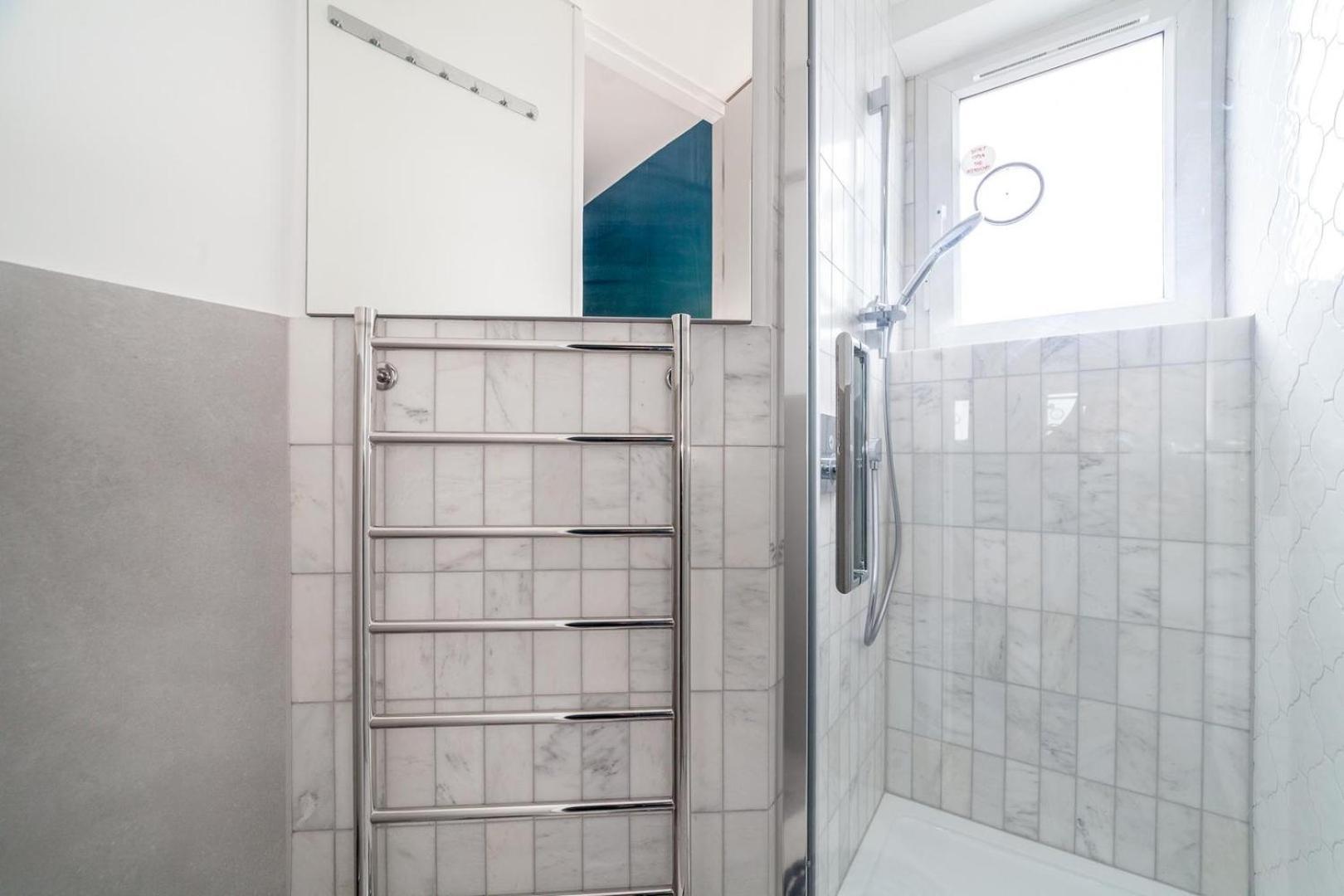Excellent 3-bed Flat In Elephant & Castle Londres