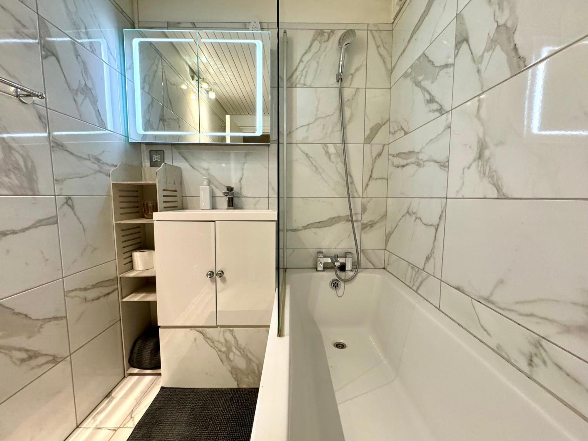 Spacious 1 Bedroom Edgware Road Apartment