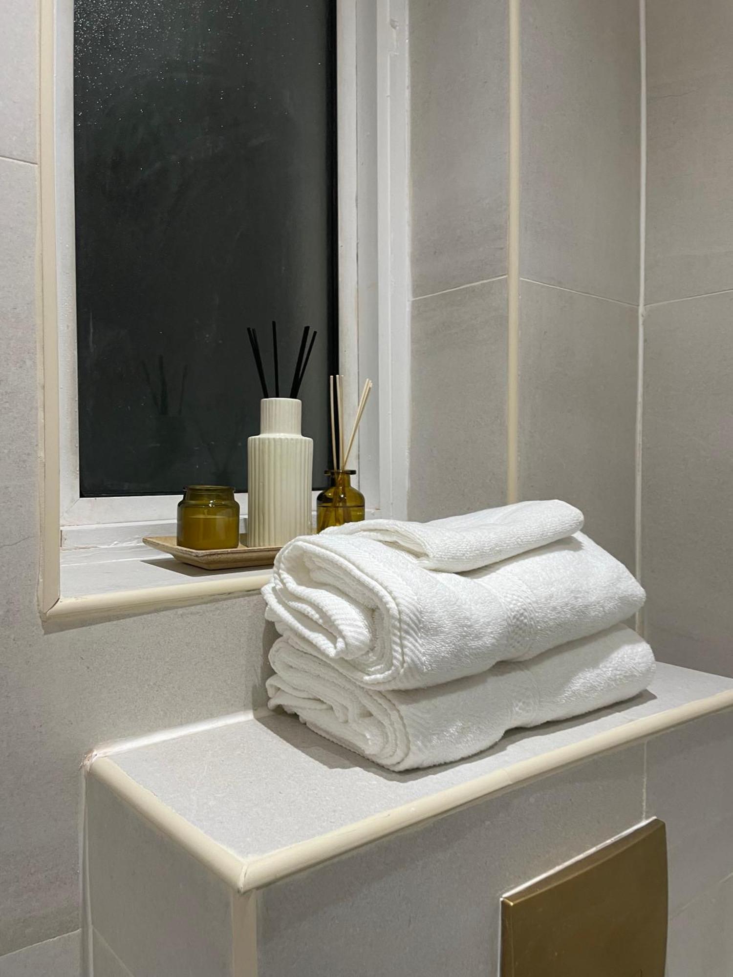 Stylish 2 Bed Luxury 10 Mins To Ldn Appartement Londres