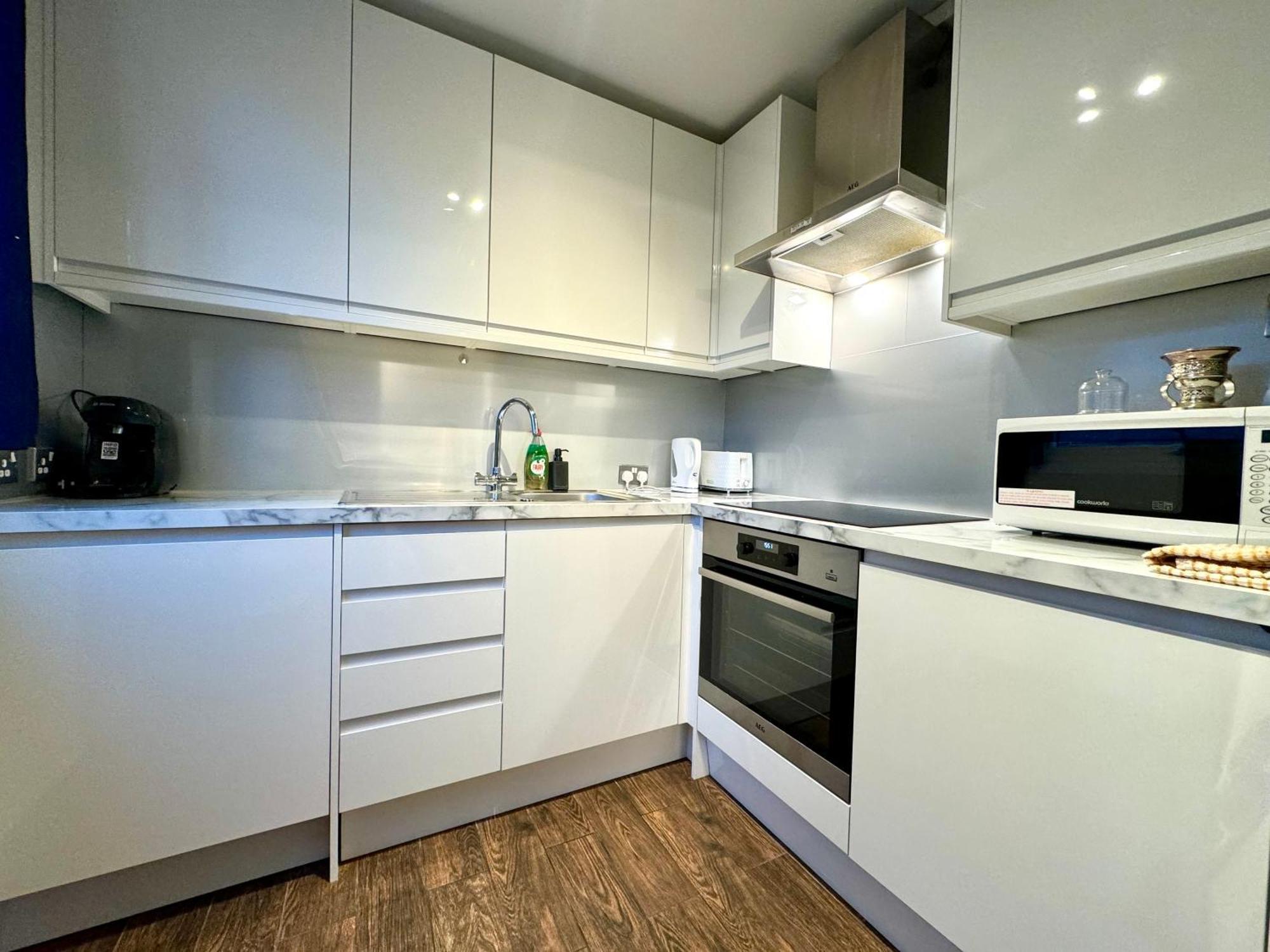 Spacious 1 Bedroom Edgware Road * Londres