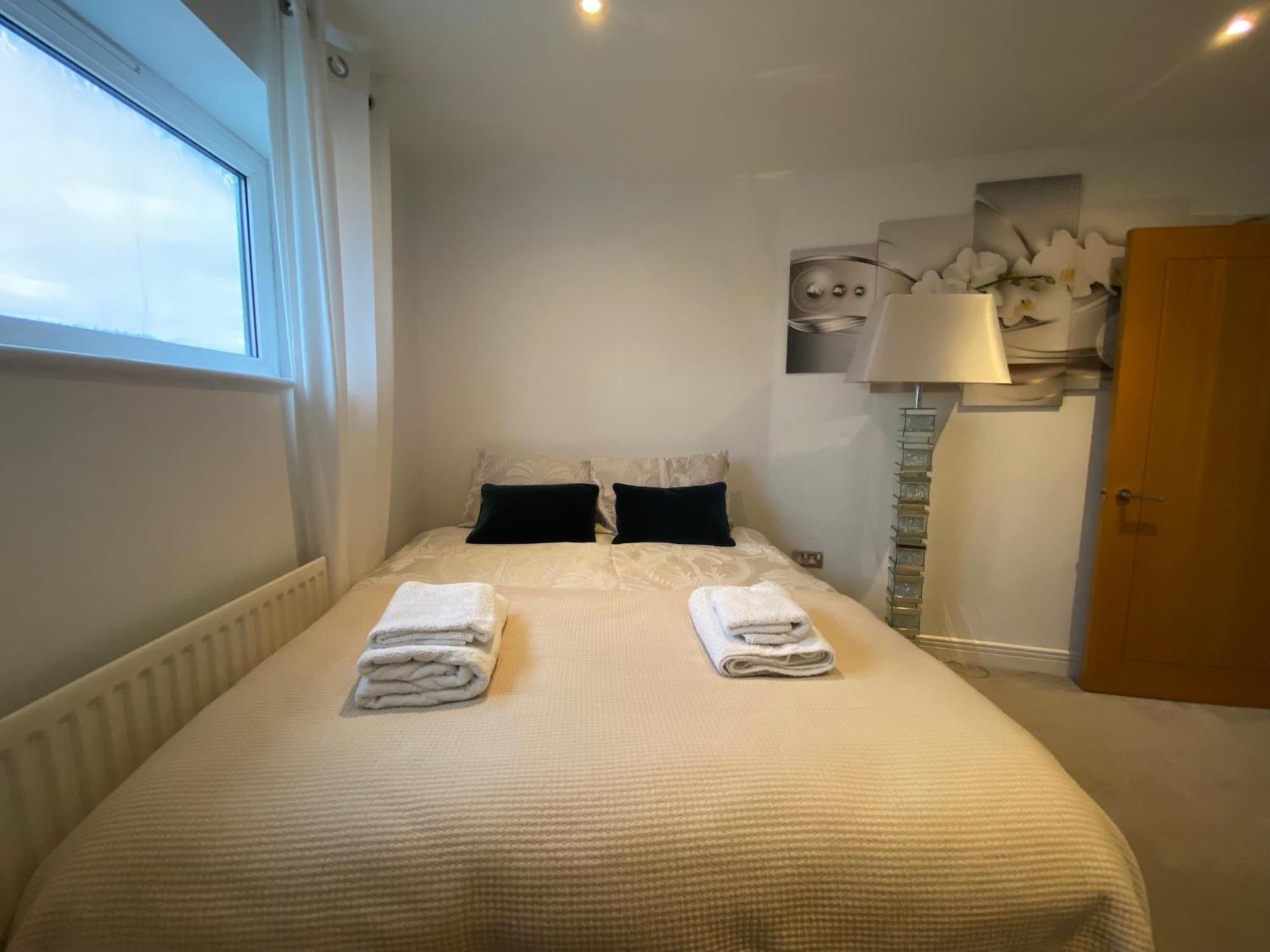 Appartement Riverside Apartment-2 Bed-freep-balcony