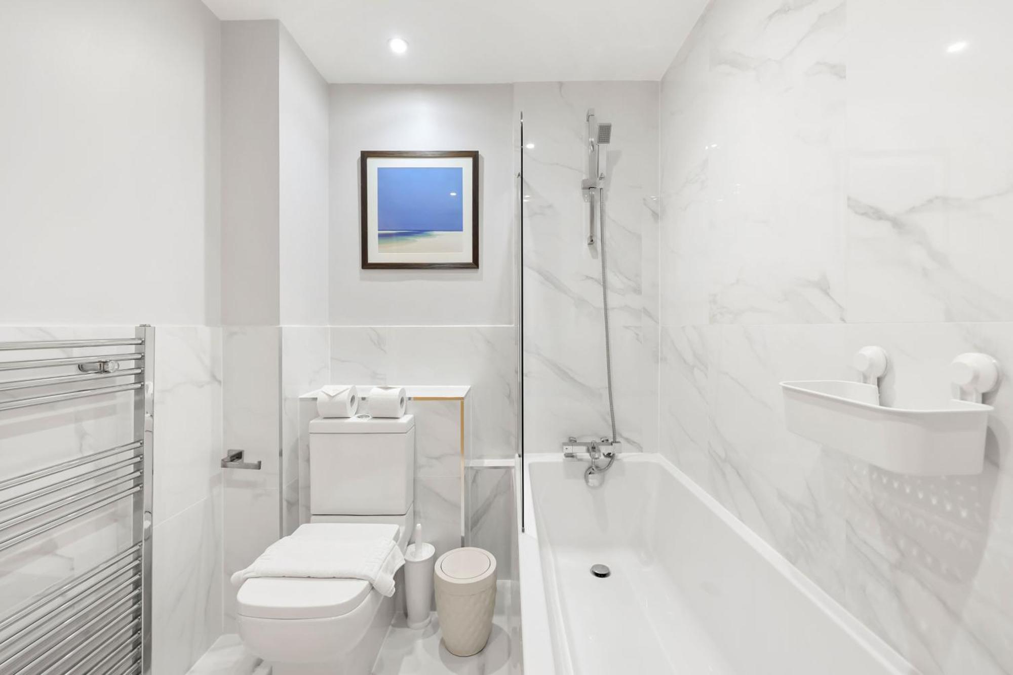 Appartement 2 Bedroom Short Term & Flexible Renting Canary Wharf With Free Parking And Free Wifi Londen