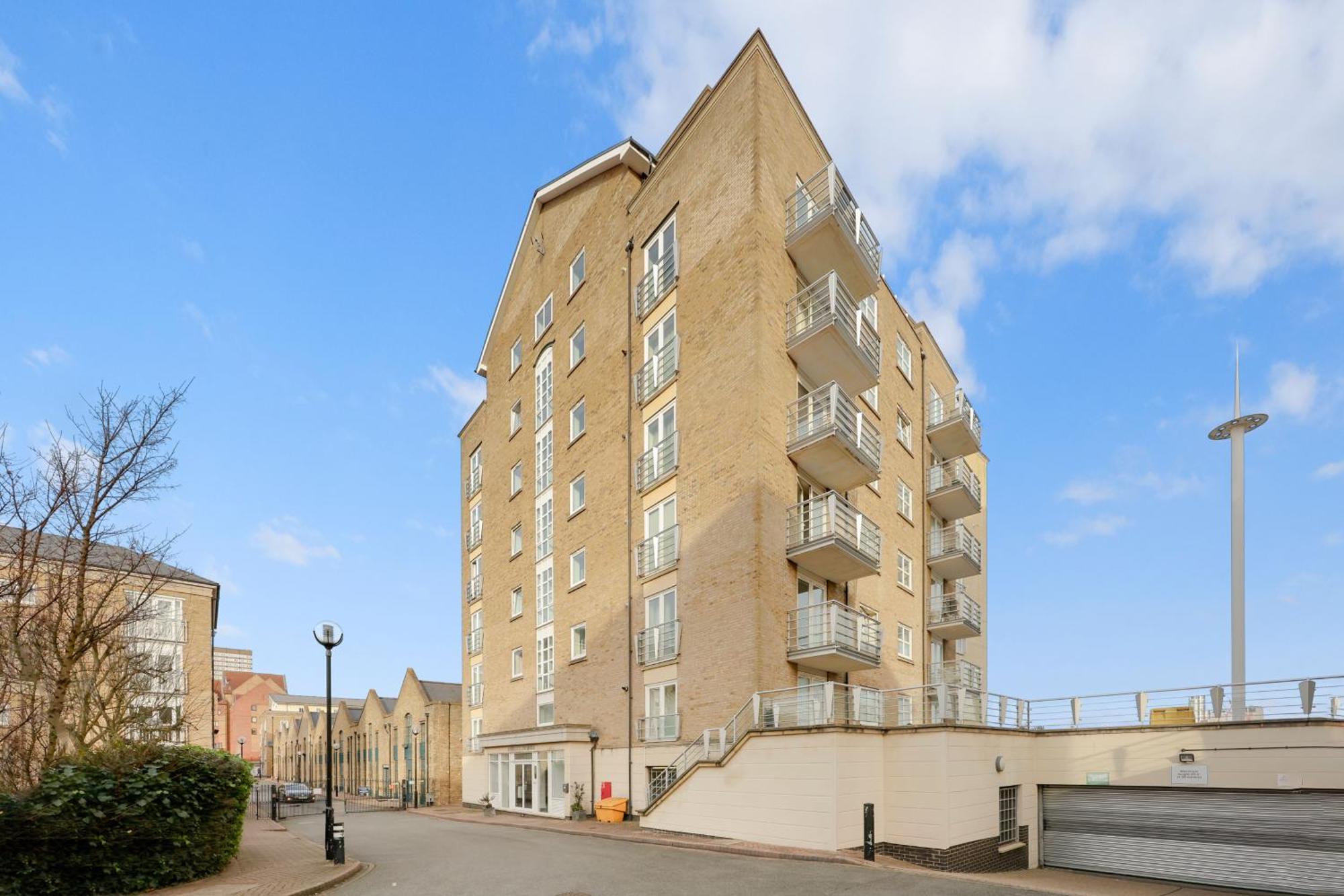 2 Bedroom Short Term & Flexible Renting Canary Wharf With Free Parking And Free Wifi * Londen