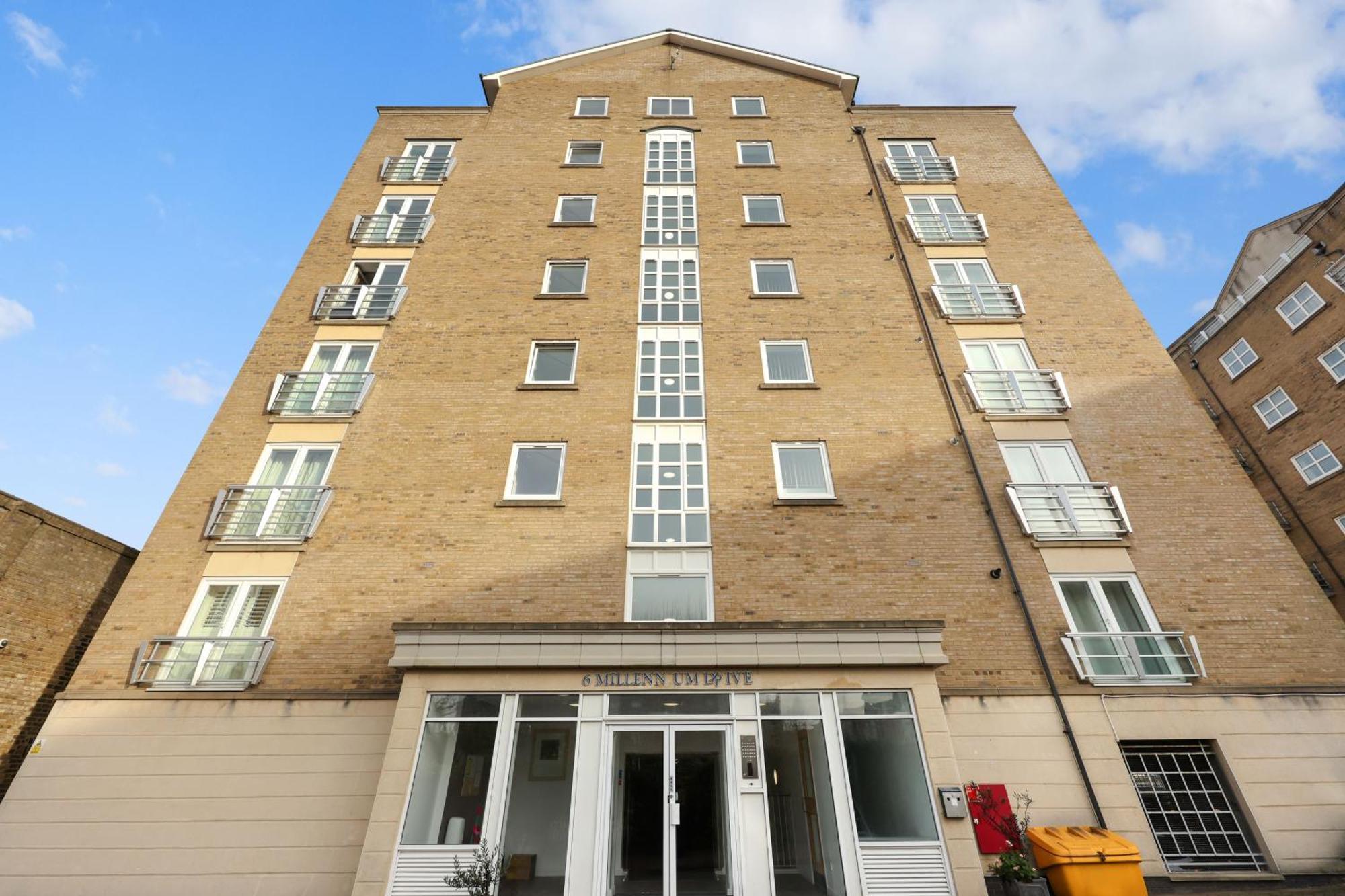 2 Bedroom Short Term & Flexible Renting Canary Wharf With Free Parking And Free Wifi Appartement Londen