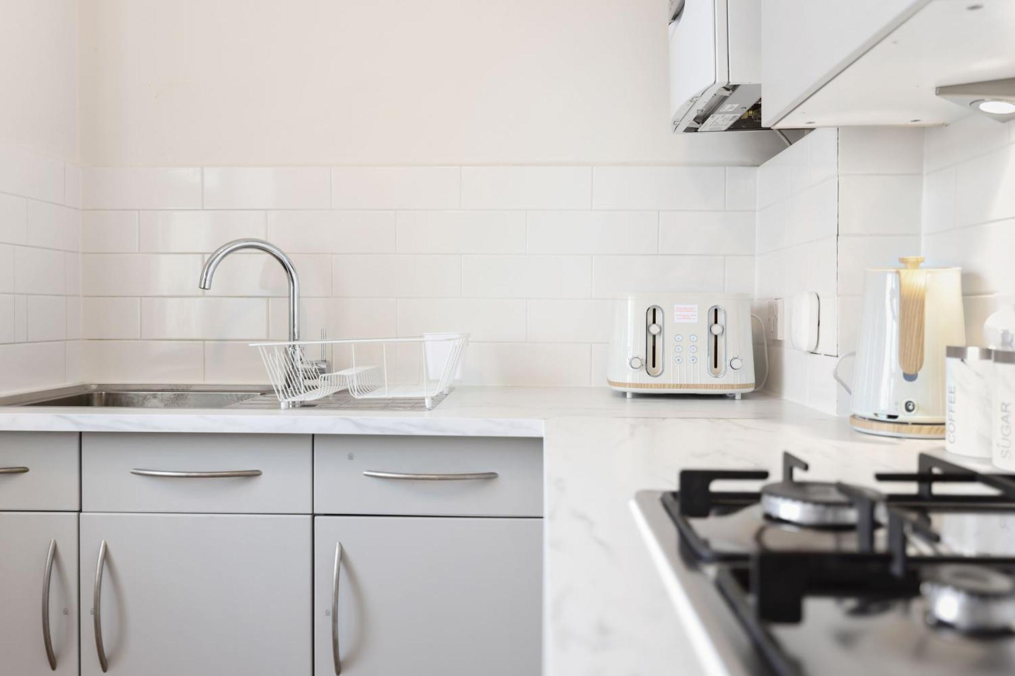 Appartement 2 Bedroom Short Term & Flexible Renting Canary Wharf With Free Parking And Free Wifi Londen
