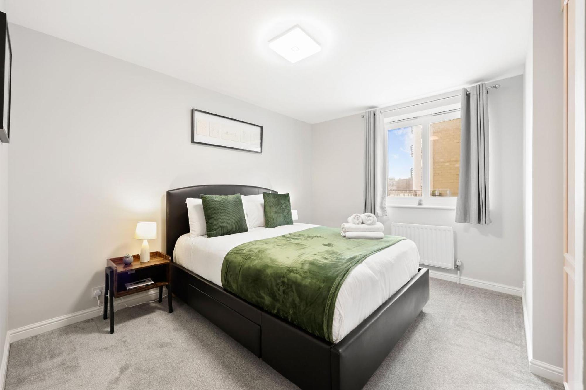 Appartement 2 Bedroom Short Term & Flexible Renting Canary Wharf With Free Parking And Free Wifi Londen