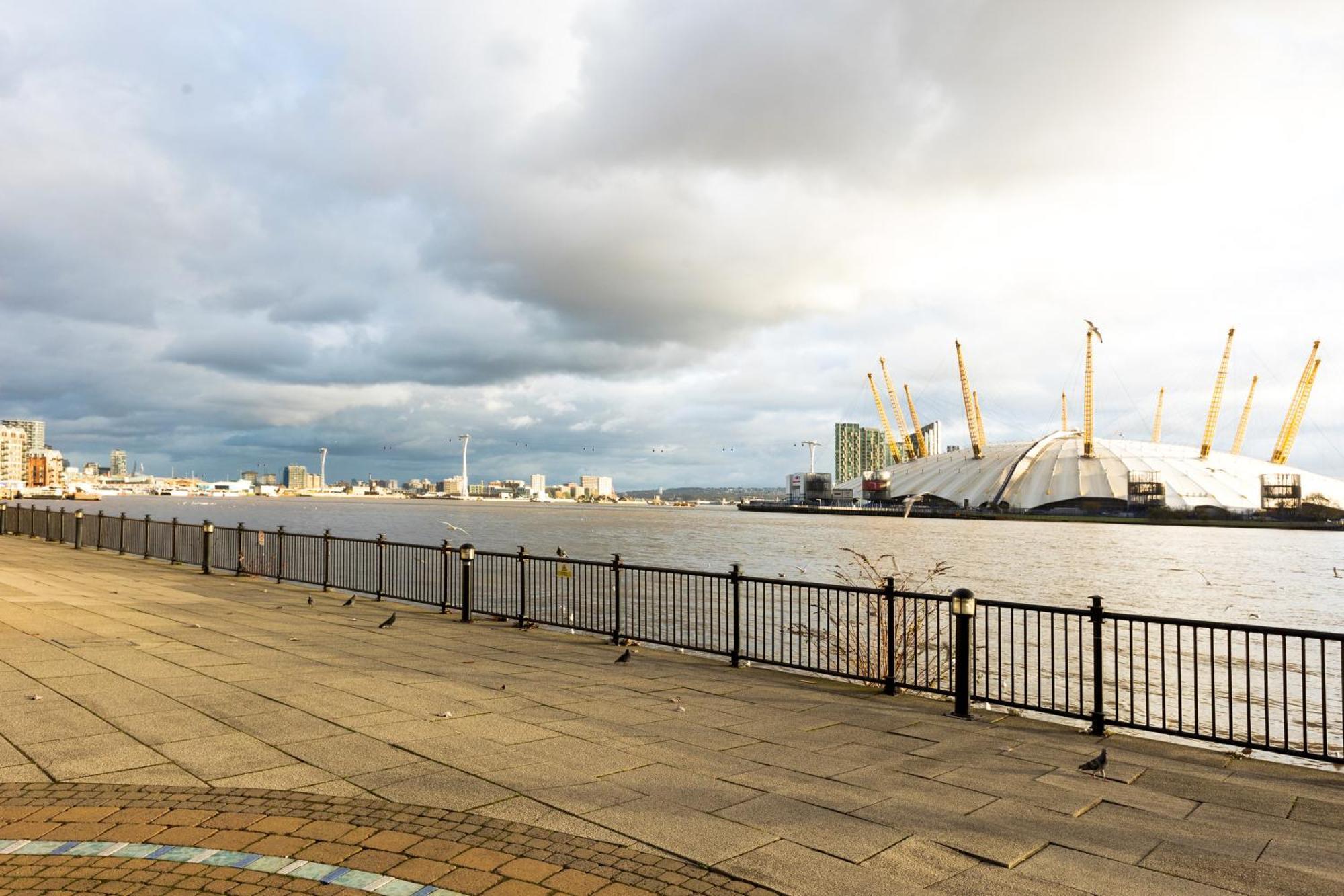 Appartement Lit 2br Flat With Balcony Near Canary Wharf, 1min Dlr Londres