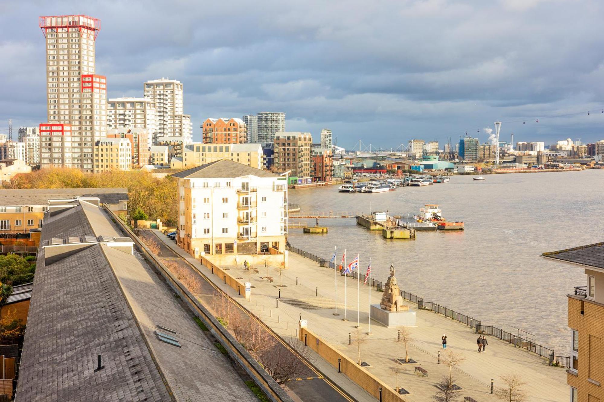 Appartement Lit 2br Flat With Balcony Near Canary Wharf, 1min Dlr Londres