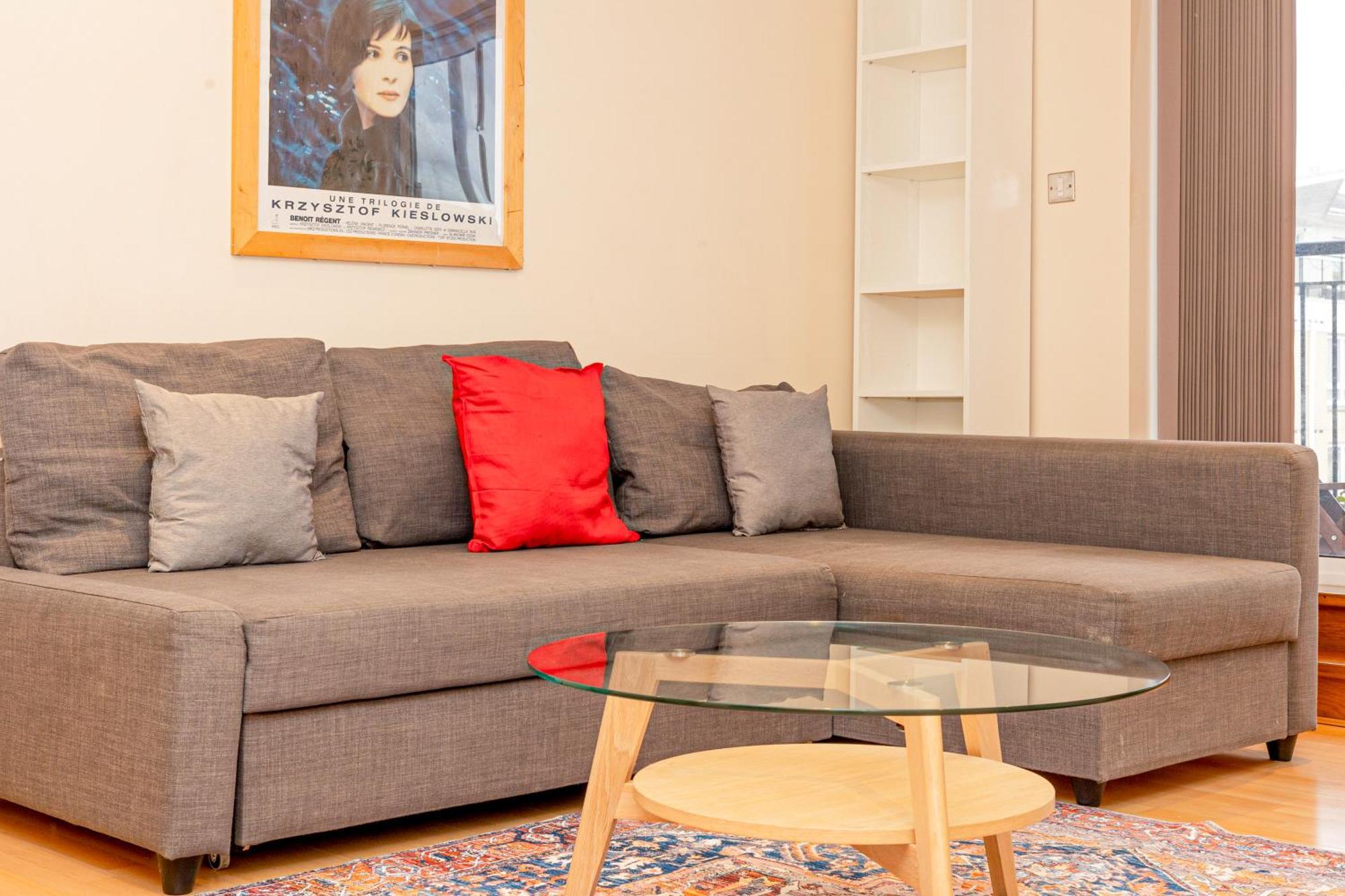 Appartement Lit 2br Flat With Balcony Near Canary Wharf, 1min Dlr *