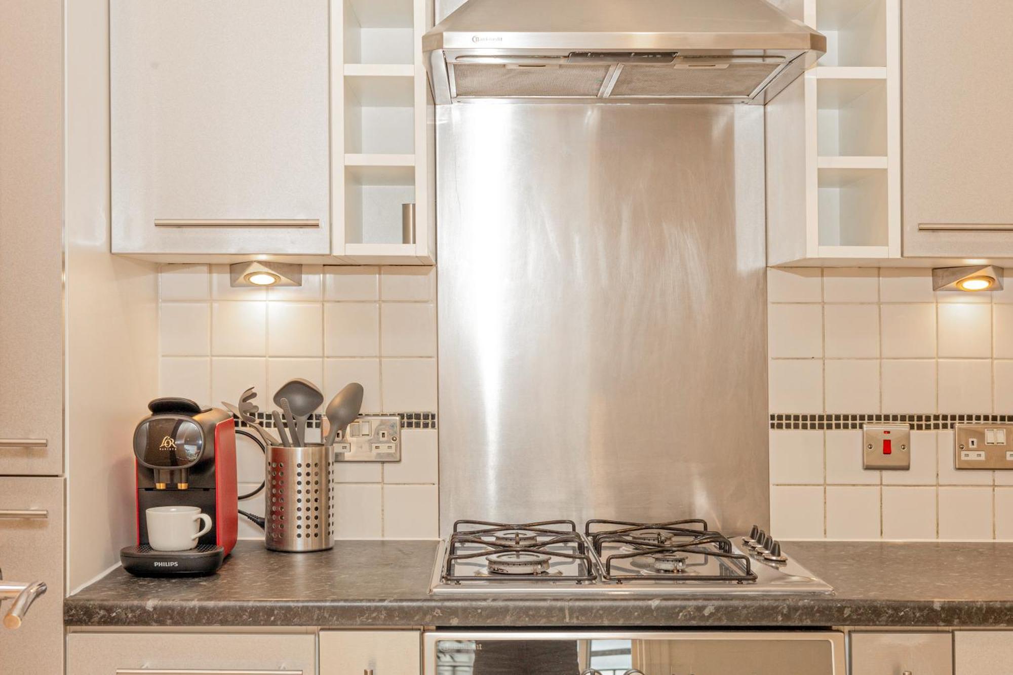 Appartement Lit 2br Flat With Balcony Near Canary Wharf, 1min Dlr Londres