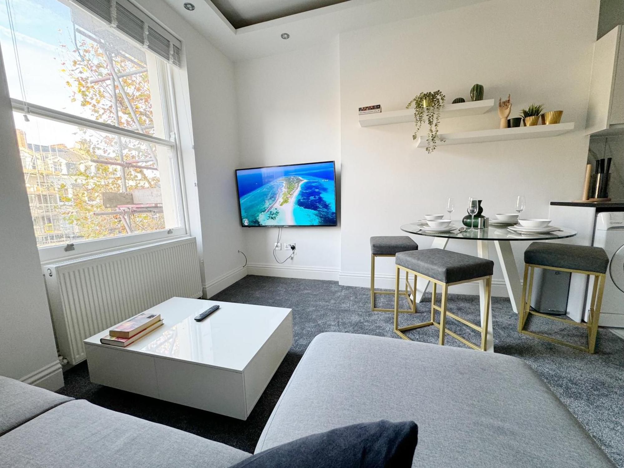 Stylish 2-bed Flat W Kitchen And Cosy Living Space Londres