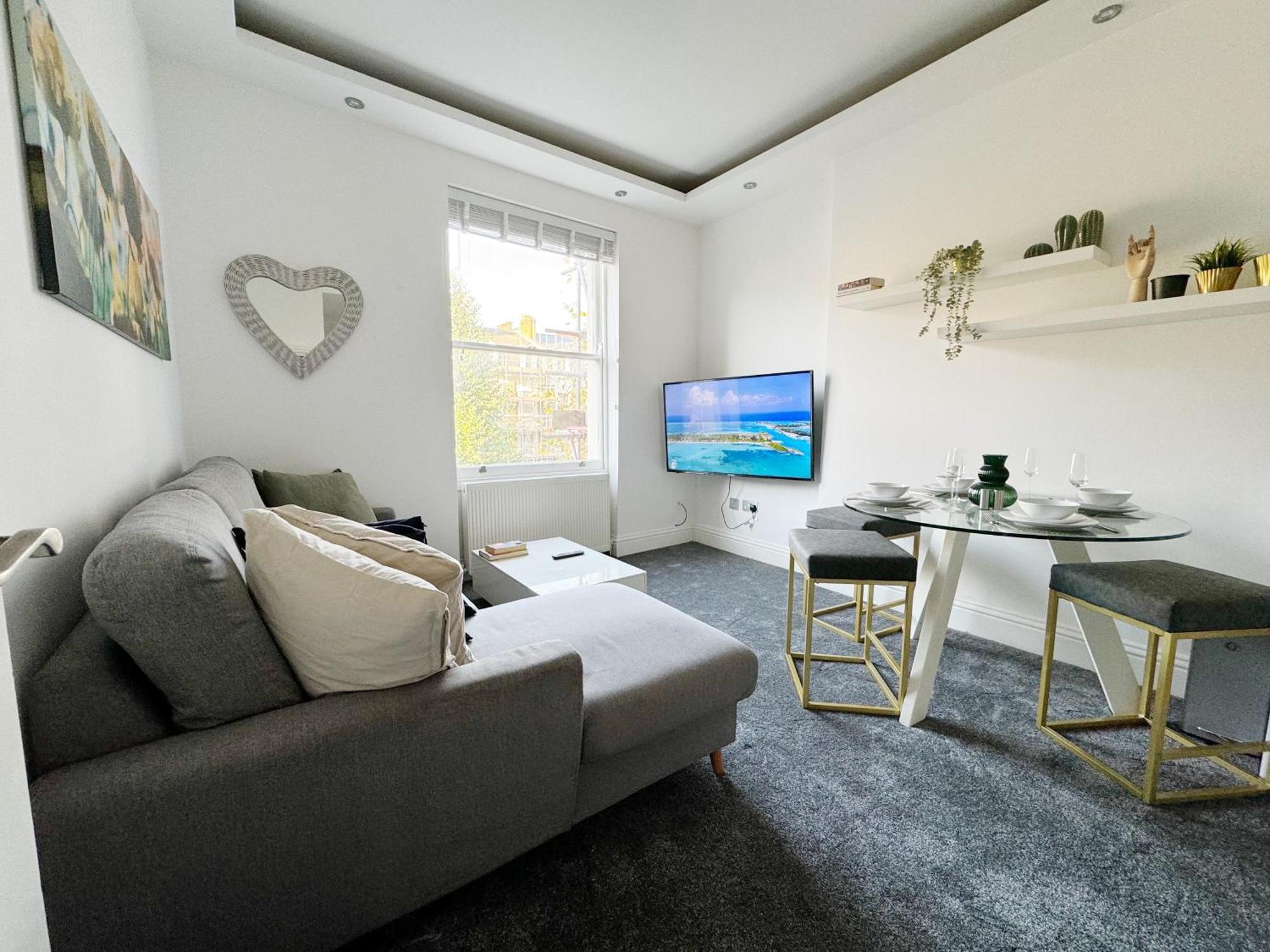Appartement Stylish 2-bed Flat W Kitchen And Cosy Living Space *