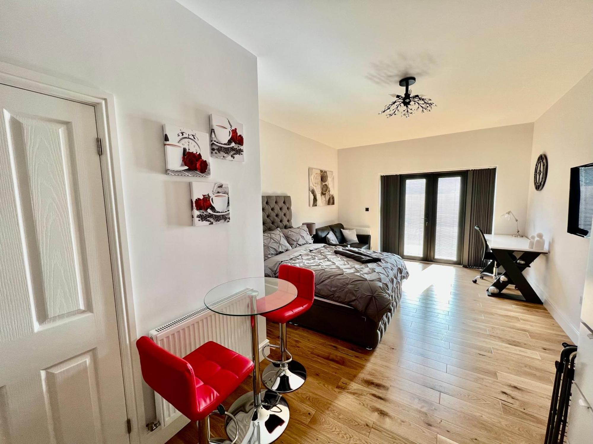 Luxury In - Walthamstow Village - E17 *
