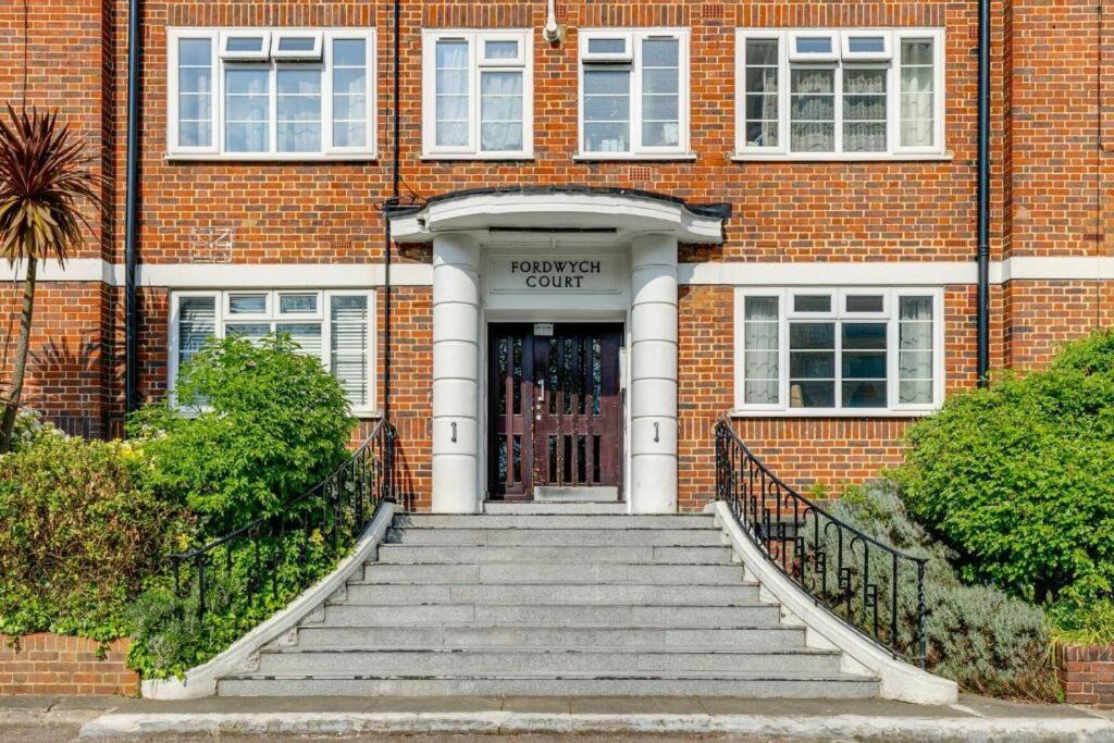 Stylish 1 Bedroom Flat Close To Fabulous Transport Links Appartement Londres