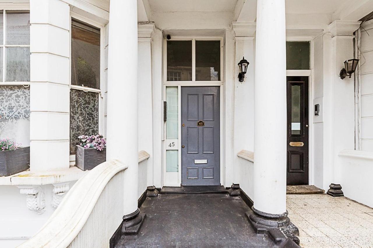 Modern Top-floor Victorian Charm In Kensington Apartment