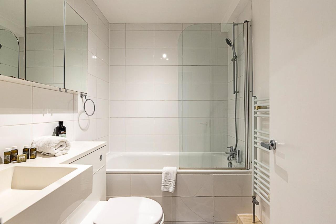 Charming Kensington Apartment *