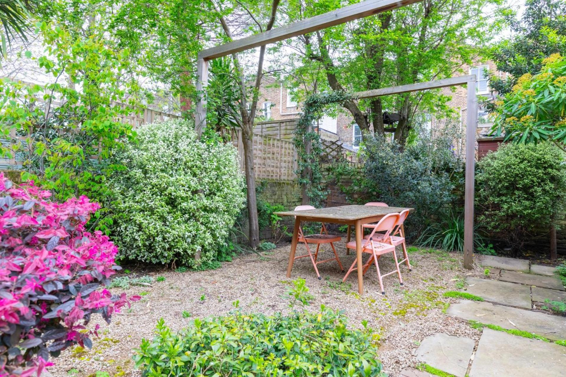 Spacious 2bd Flat By Regents Park & Camden Town! *
