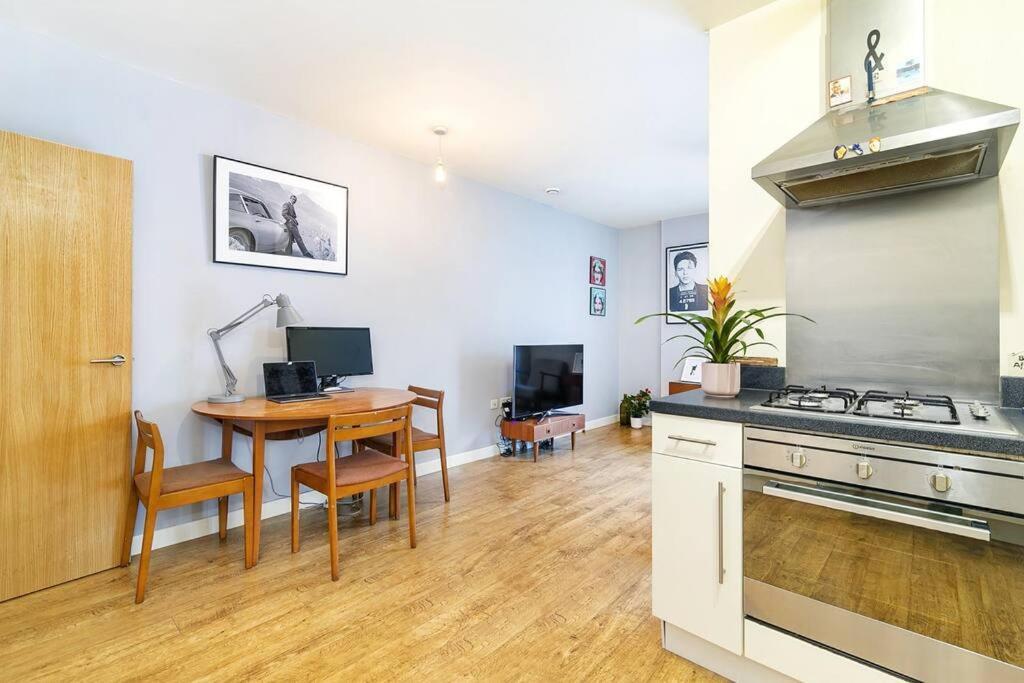 Urban Chic: Modern Flat East Next To Canal * Londres