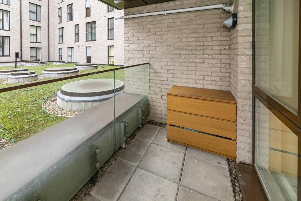 Urban Chic: Modern Flat East Next To Canal Appartement
