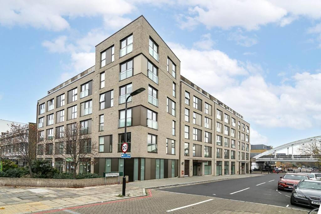 Urban Chic: Modern Flat East Next To Canal * Londres