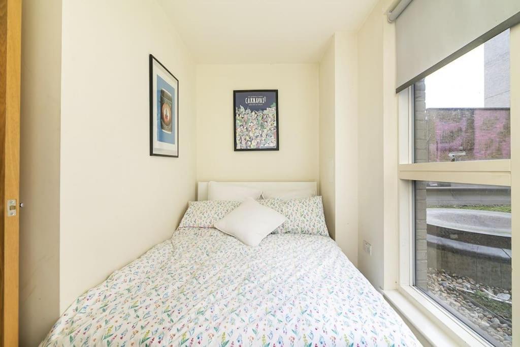 Urban Chic: Modern Flat East Next To Canal Appartement