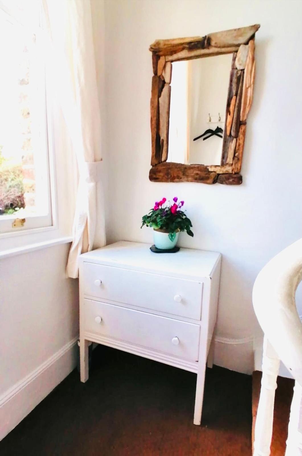 Charming Victorian Flat With Free Parking *
