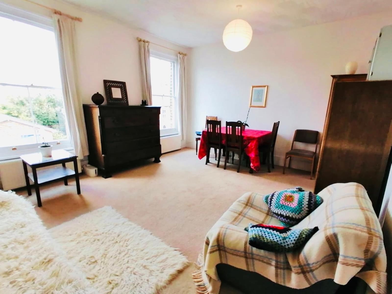 Charming Victorian Flat With Free Parking