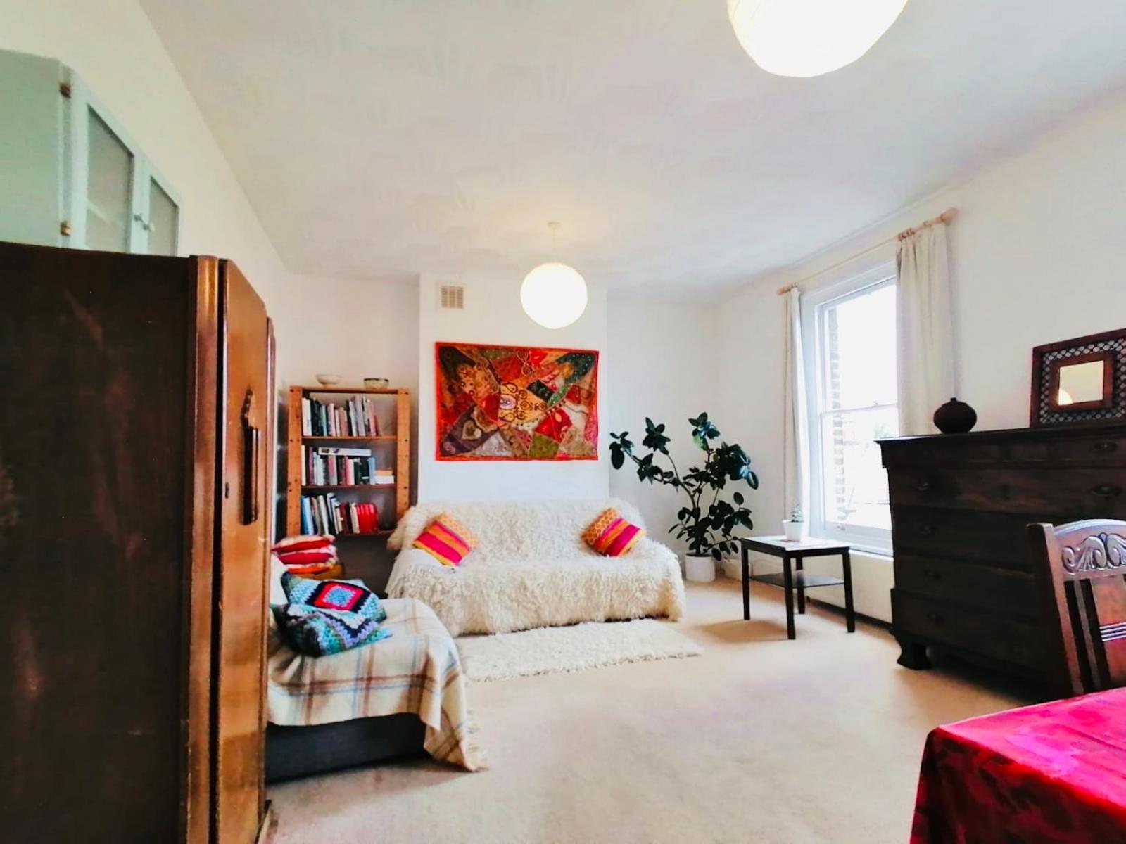 Charming Victorian Flat With Free Parking *