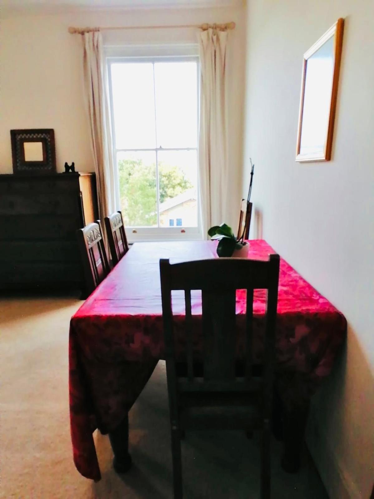 Charming Victorian Flat With Free Parking