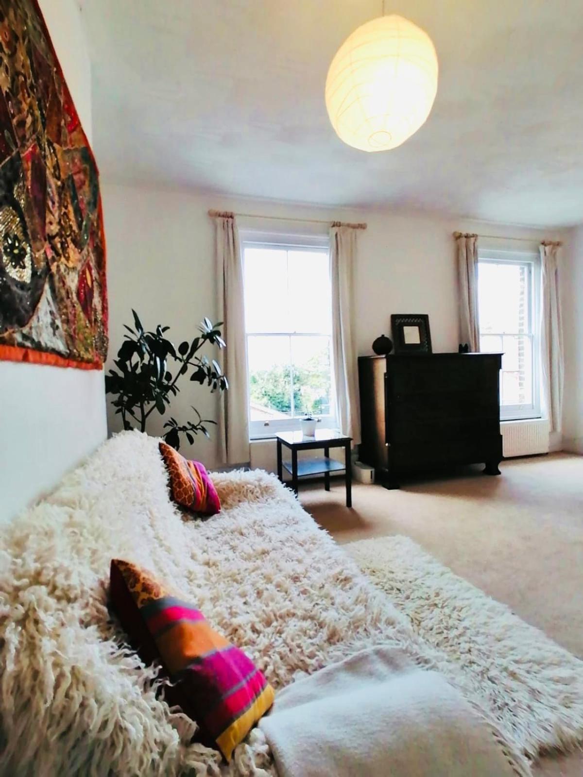 Charming Victorian Flat With Free Parking *