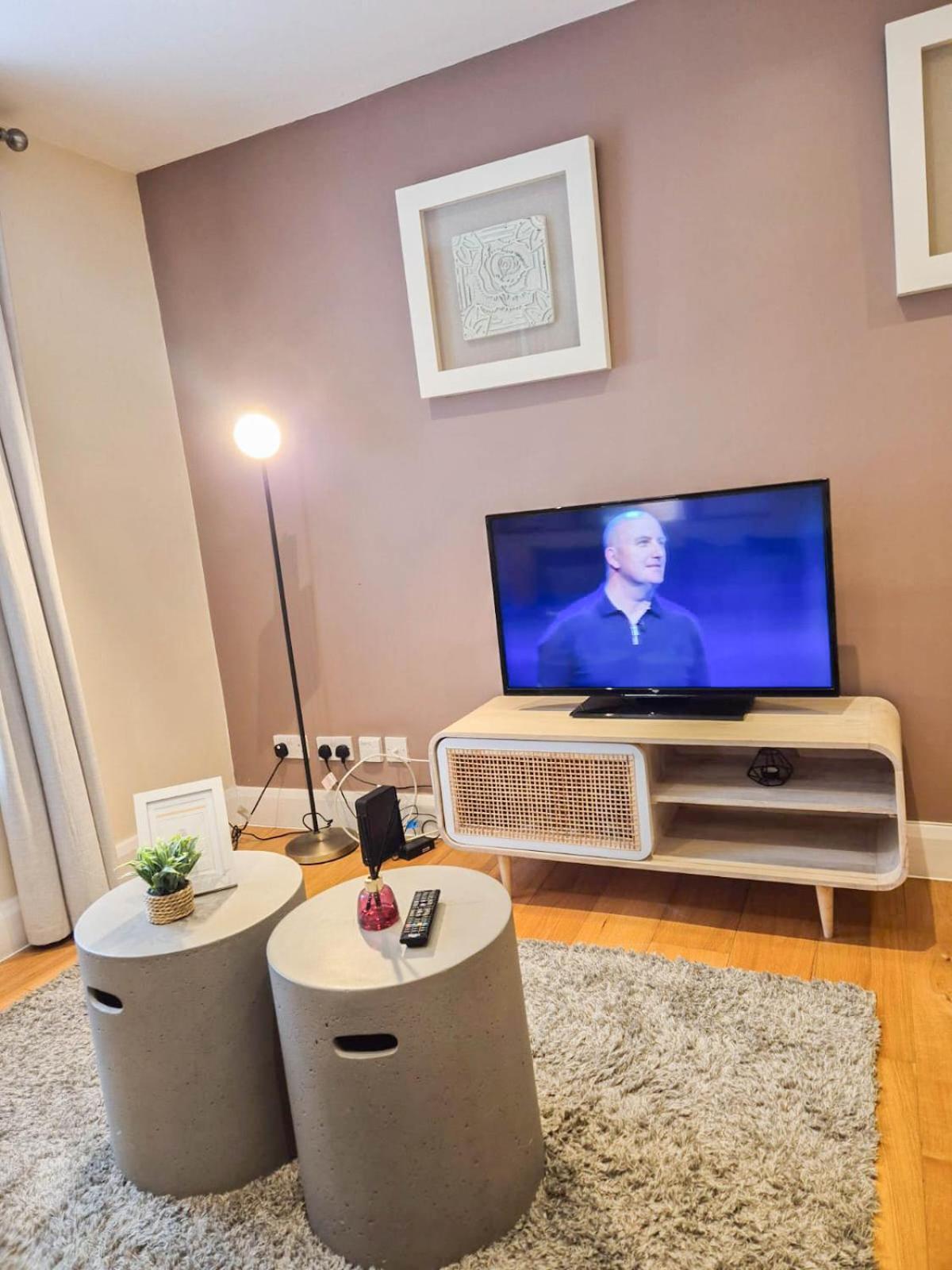 Chic 2-bedroom Flat With Free Wi-fi Few Steps From The Oval London