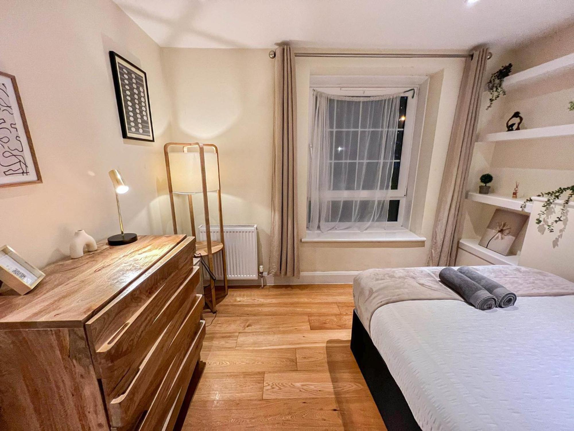 Apartment Chic 2-bedroom Flat With Free Wi-fi Few Steps From The Oval *