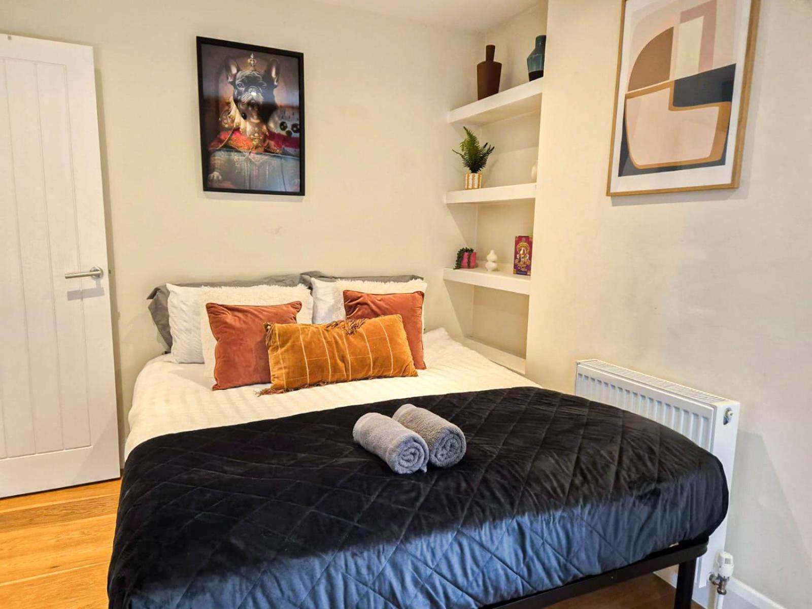 Chic 2-bedroom Flat With Free Wi-fi Few Steps From The Oval London