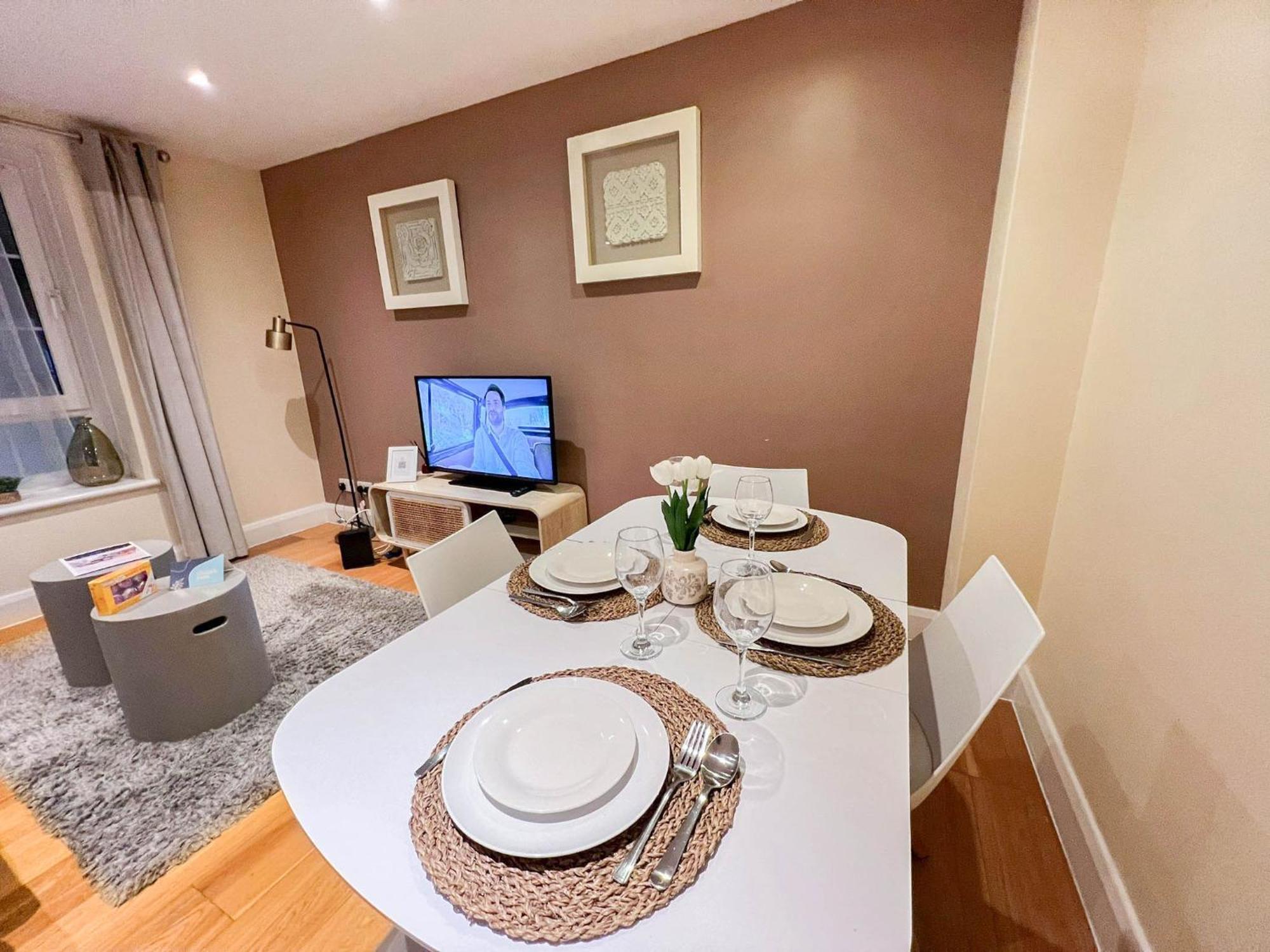 Apartment Chic 2-bedroom Flat With Free Wi-fi Few Steps From The Oval London