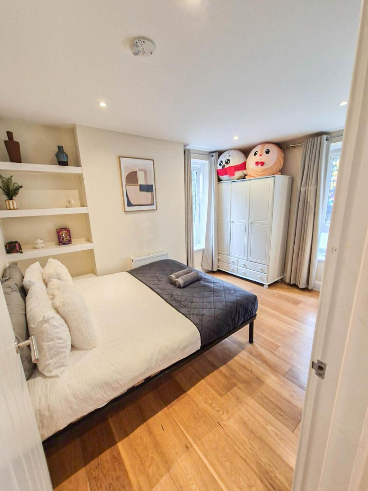 Chic 2-bedroom Flat With Free Wi-fi Few Steps From The Oval * London