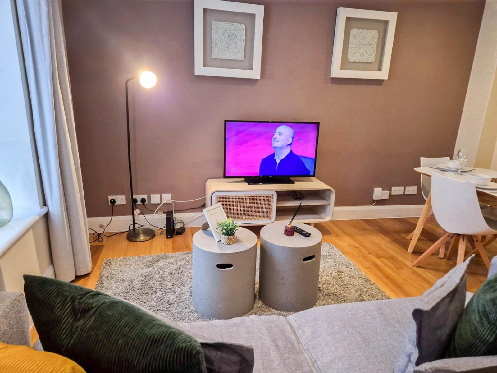 Chic 2-bedroom Flat With Free Wi-fi Few Steps From The Oval *