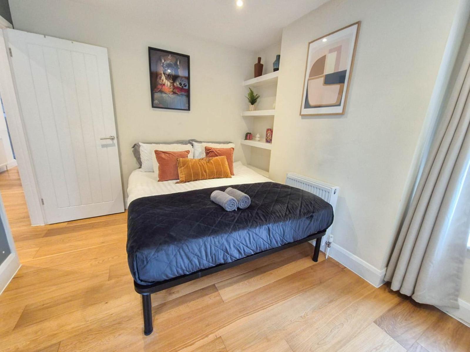 Chic 2-bedroom Flat With Free Wi-fi Few Steps From The Oval London
