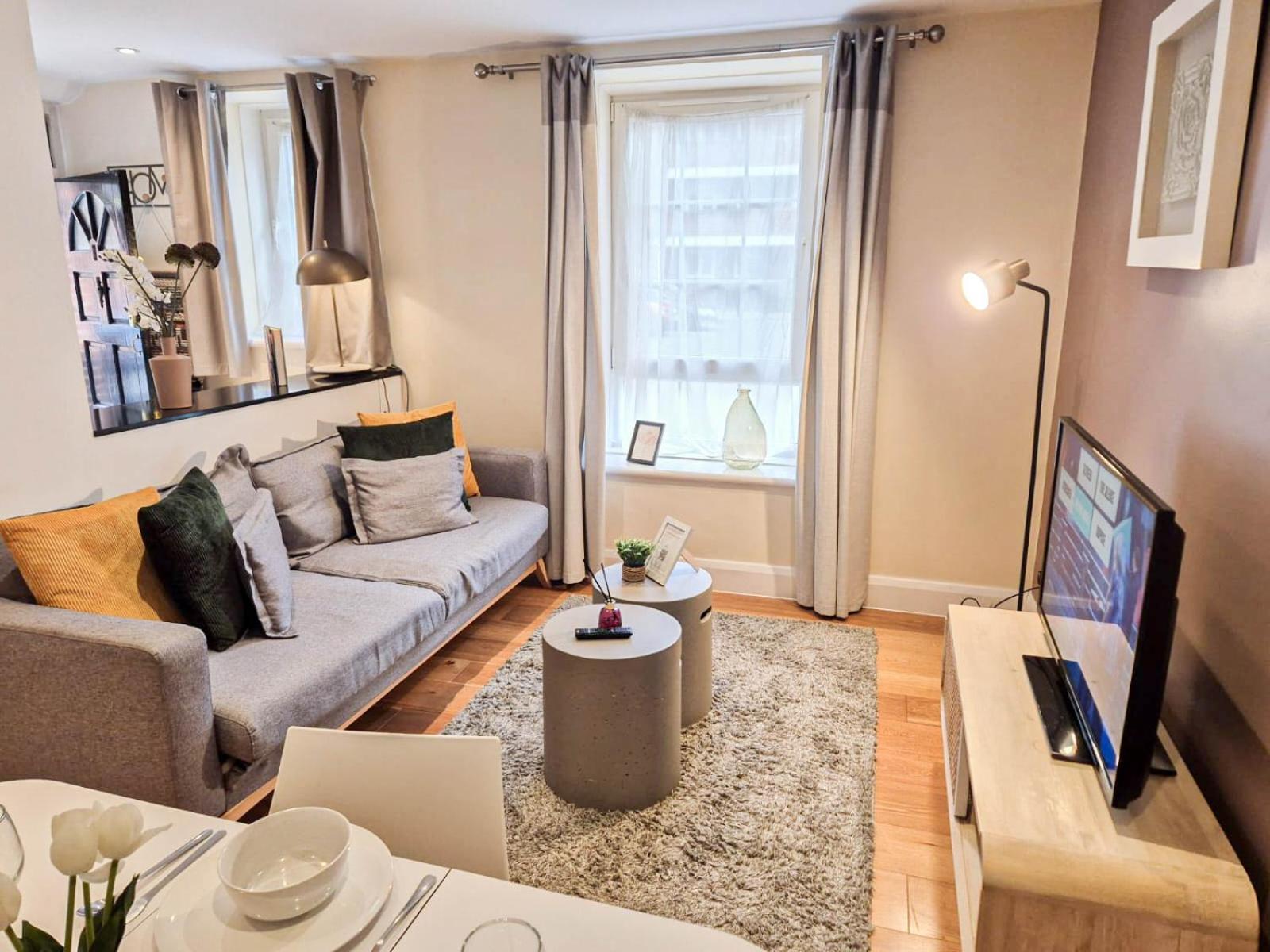 Chic 2-bedroom Flat With Free Wi-fi Few Steps From The Oval Apartment