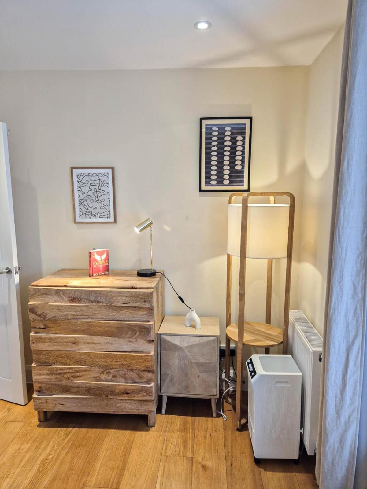 Chic 2-bedroom Flat With Free Wi-fi Few Steps From The Oval London